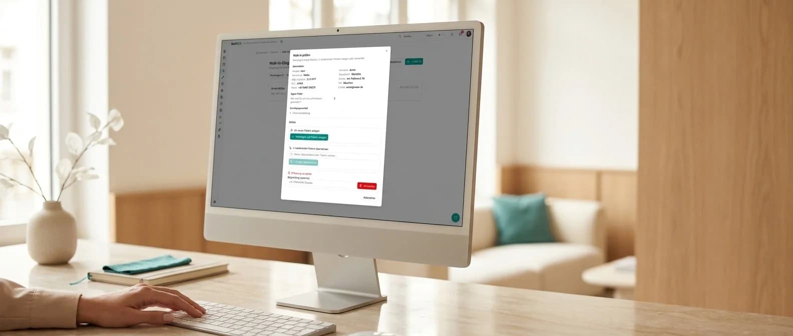 iMac am Marmor-Empfang zeigt den Walk-In-Posteingang